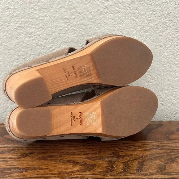 Anthropologie Pilcro Kilty Suede Clog Heels Size 9 Mules & Clogs